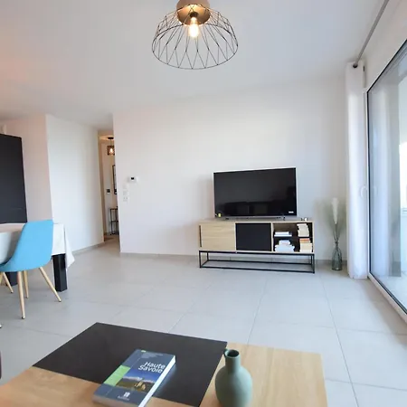 Neuf Moderne Avec Balcon Et Garage A - Fr-1-498-103 * Evian-les-Bains