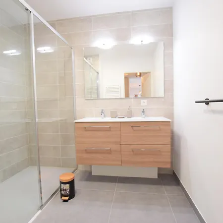 Neuf Moderne Avec Balcon Et Garage A - Fr-1-498-103 *